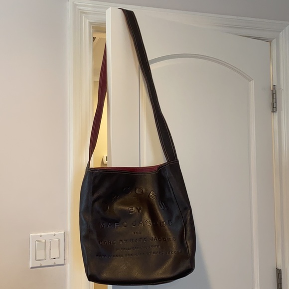 MARC JACOBS Signature Embossed Reversible Crossbody Tote - Picture 2 of 7